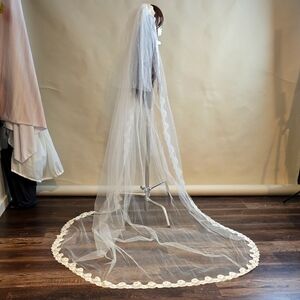 Bridal Originals White Lace Veil, Vintage very long
